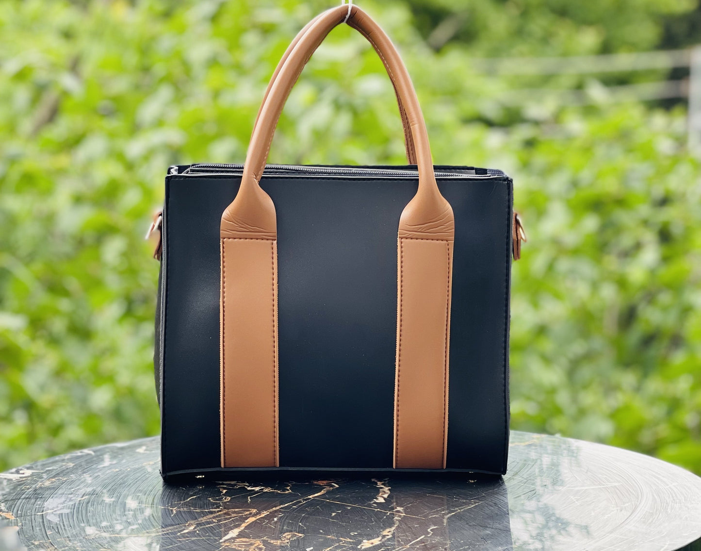 Modern Contrast Tote Bag Sleek Black